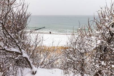Ostseeküste in Ahrenshoop an einem Tag im Winter