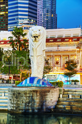 Overview of the marina bay with the Merlion