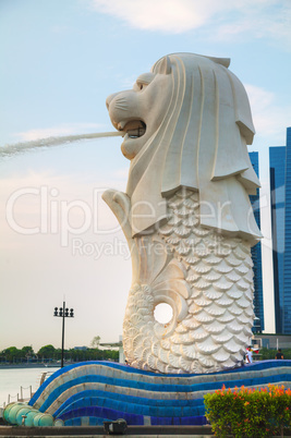 Overview of the marina bay with the Merlion