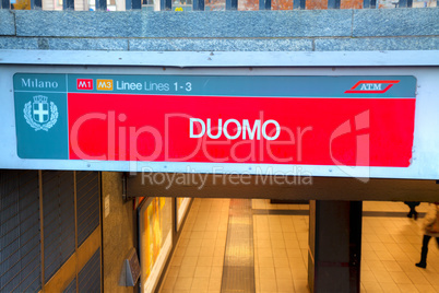 Duomo subway stop sign