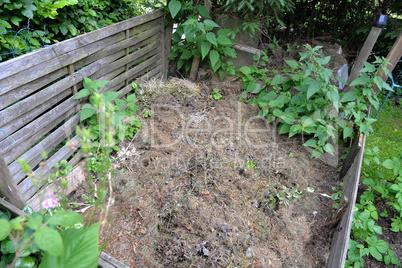 Komposthaufen im Garten