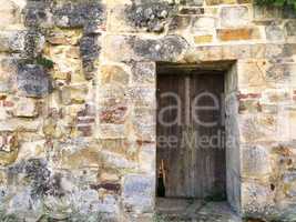 Klostermauer mit altem Tor