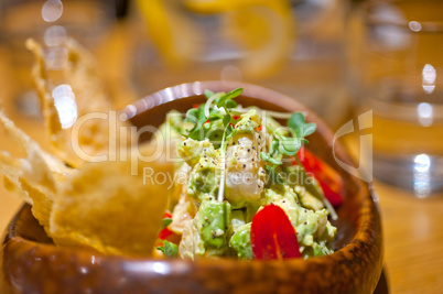 avocado and shrimps salad