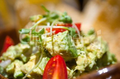 avocado and shrimps salad