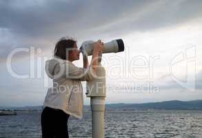 Woman look in pay binocular