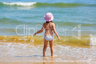 Child and sea waves
