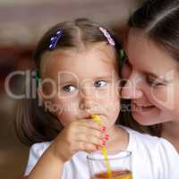 Child drinks juice