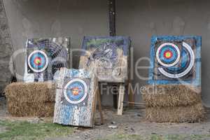 Standard targets are marked with 10 evenly spaced concentric rings photo