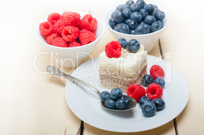 fresh raspberry and blueberry cake