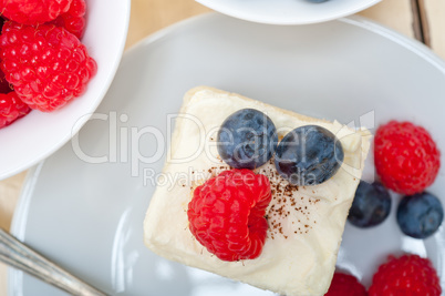 fresh raspberry and blueberry cake