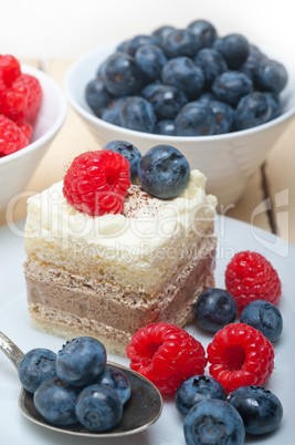 fresh raspberry and blueberry cake