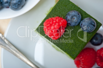 green tea matcha mousse cake with berries