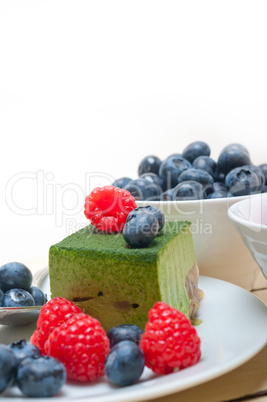 green tea matcha mousse cake with berries