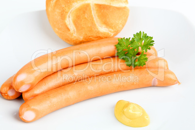 Wiener Würstchen mit Brötchen