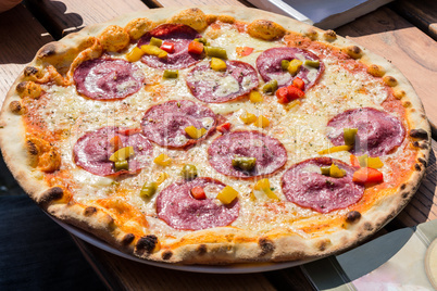 Pizza Salami mit Pepperoni
