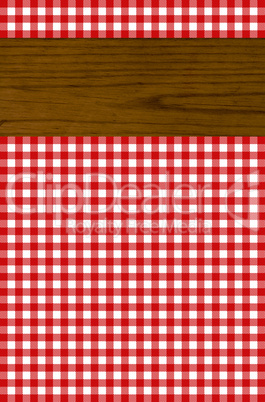 Holzbrett mit Tischdecke rot weiß
