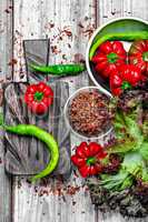 Pepper ratunda and green peppers