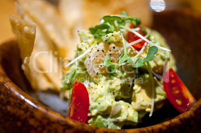 avocado and shrimps salad