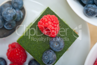 green tea matcha mousse cake with berries