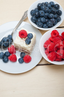 fresh raspberry and blueberry cake