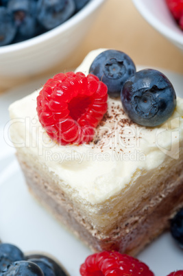 fresh raspberry and blueberry cake