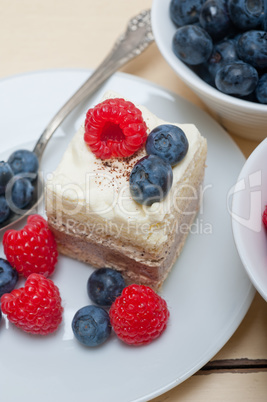 fresh raspberry and blueberry cake