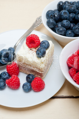 fresh raspberry and blueberry cake