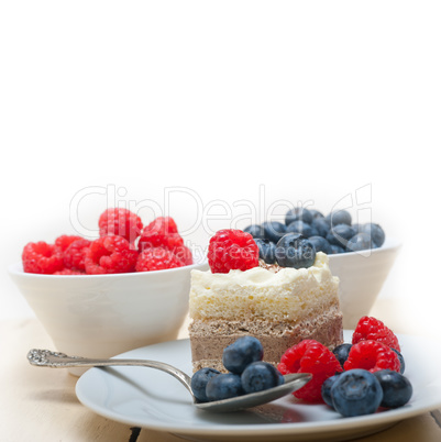 fresh raspberry and blueberry cake