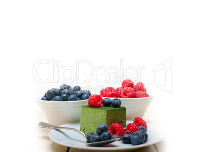 green tea matcha mousse cake with berries