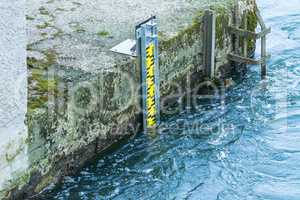 Wasserpegelanzeige in der Ruhr