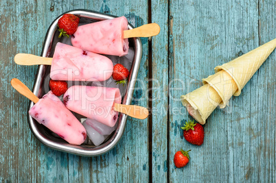 Ice cream and strawberry