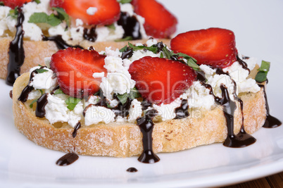 Sandwich with ricotta and strawberries