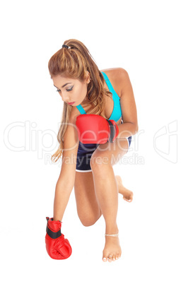 Boxing woman kneeling.