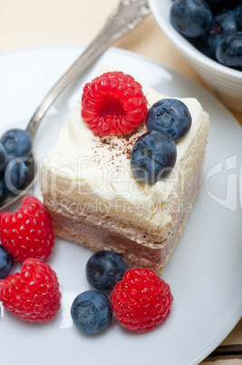 fresh raspberry and blueberry cake