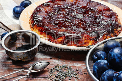 Seasonal pie with plums