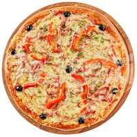 Classic pizza with tomatoes, red pepper and herbs