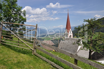 Kirche St. Quirin in Sellrain, Österreich