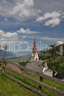 Kirche St. Quirin in Sellrain, Österreich