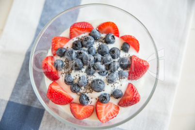 Joghurt mit Beeren