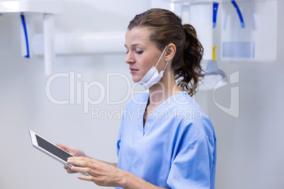 Dental assistant using digital tablet