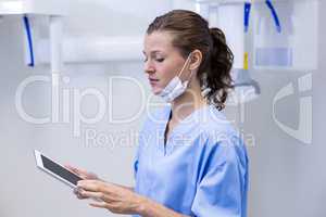 Dental assistant using digital tablet
