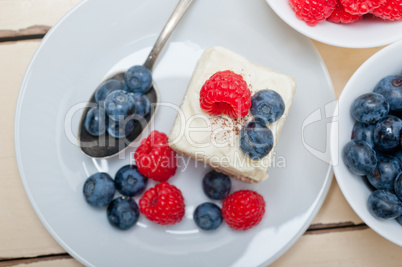 fresh raspberry and blueberry cake