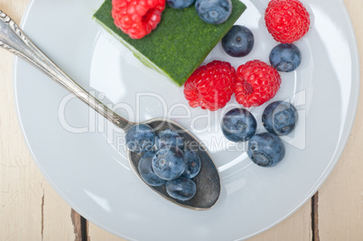 green tea matcha mousse cake with berries