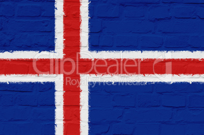 Island Flagge auf einer Steinmauer