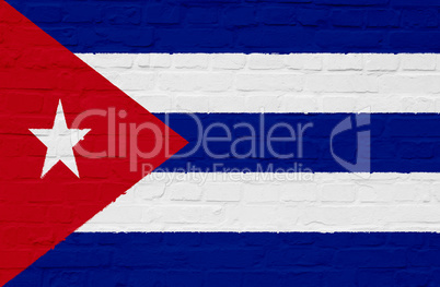 Kuba Flagge auf einer Steinmauer