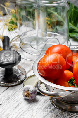 Marinating harvest tomatoes