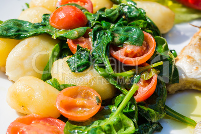 Vegetarisches Essen, Kartoffeln mit Spinat