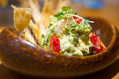 avocado and shrimps salad