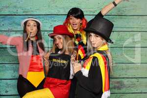 Fußballfans mit einer Fotobox - Photobooth Party mit weiblichen Fußballfans