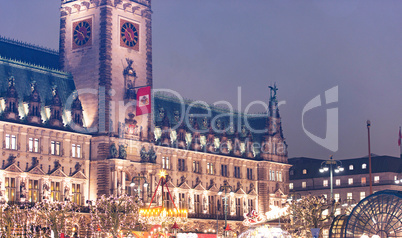 Weihnachtsmarkt auf dem Hamburger Rathausmarkt